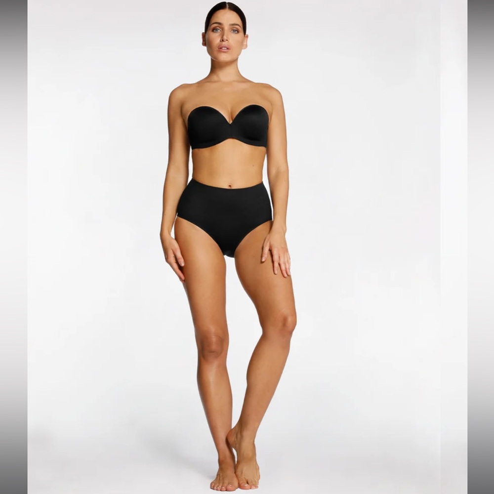 Intimo Black Strapless Bra with Seamless Support